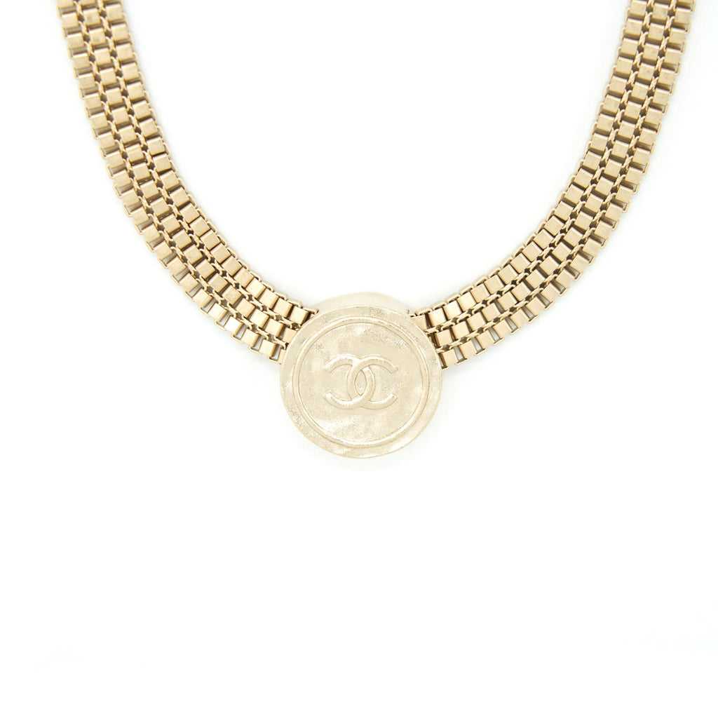 CHANEL 22P ROUND CC LOGO CHOKER GOLD TONE