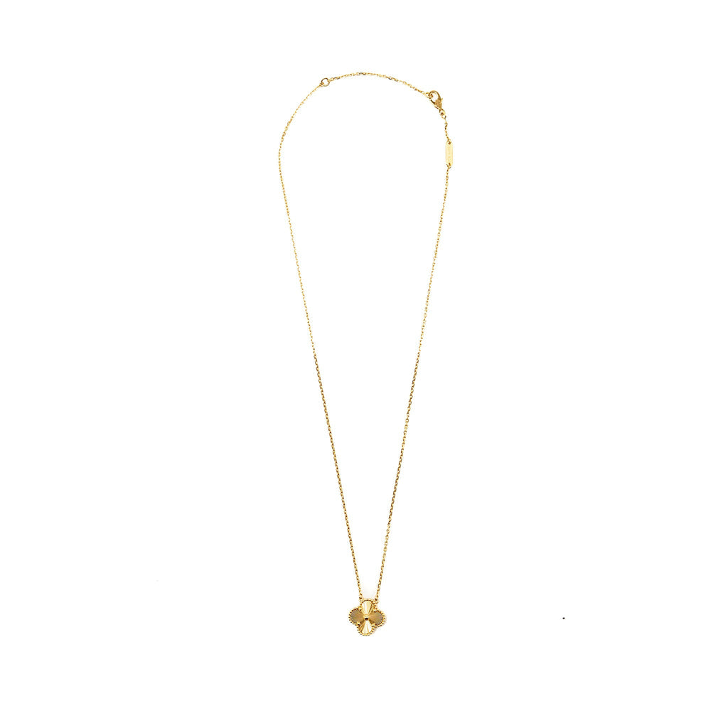 VAN CLEEF & ARPELS VINTAGE ALHAMBRA PENDANT YELLOW GOLD, GUILLOCHE