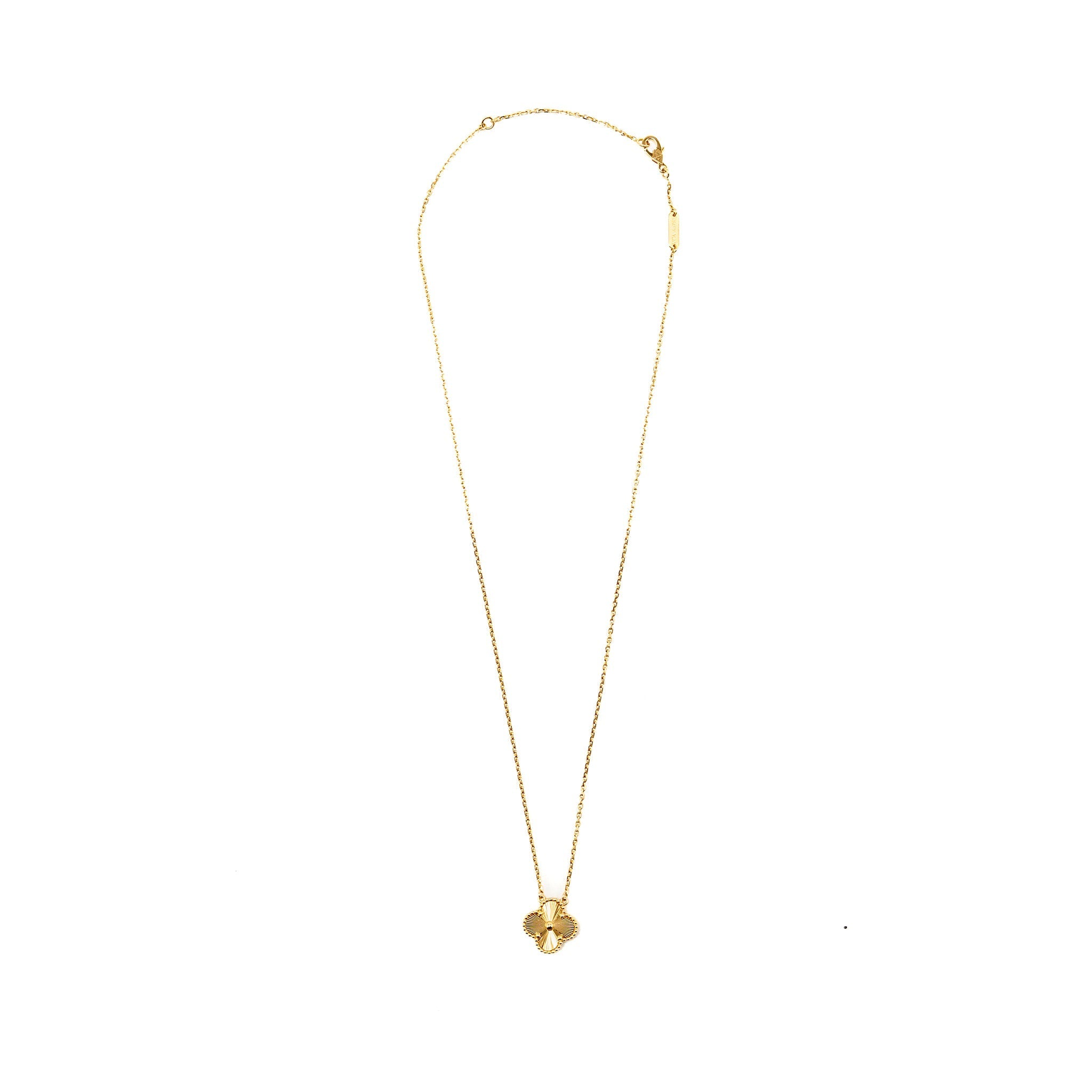 VAN CLEEF & ARPELS VINTAGE ALHAMBRA PENDANT YELLOW GOLD, GUILLOCHE