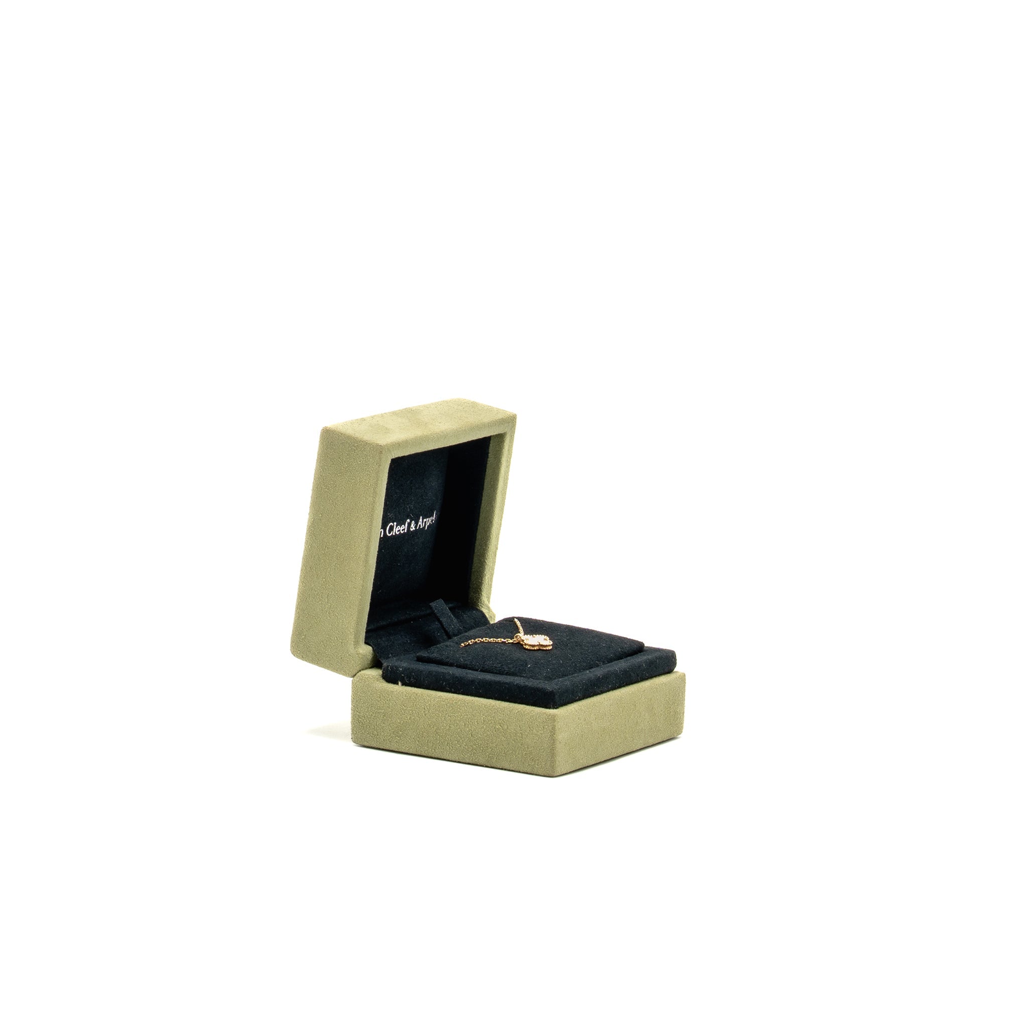 VAN CLEEF & ARPELS SWEET ALHAMBRA PENDANT YELLOW GOLD, WHITE MOTHER-OF-PEARL