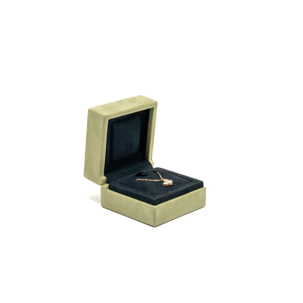 VAN CLEEF & ARPELS SWEET BUTTERFLIES PENDANT YELLOW GOLD/MOTHER-OF-PEARL