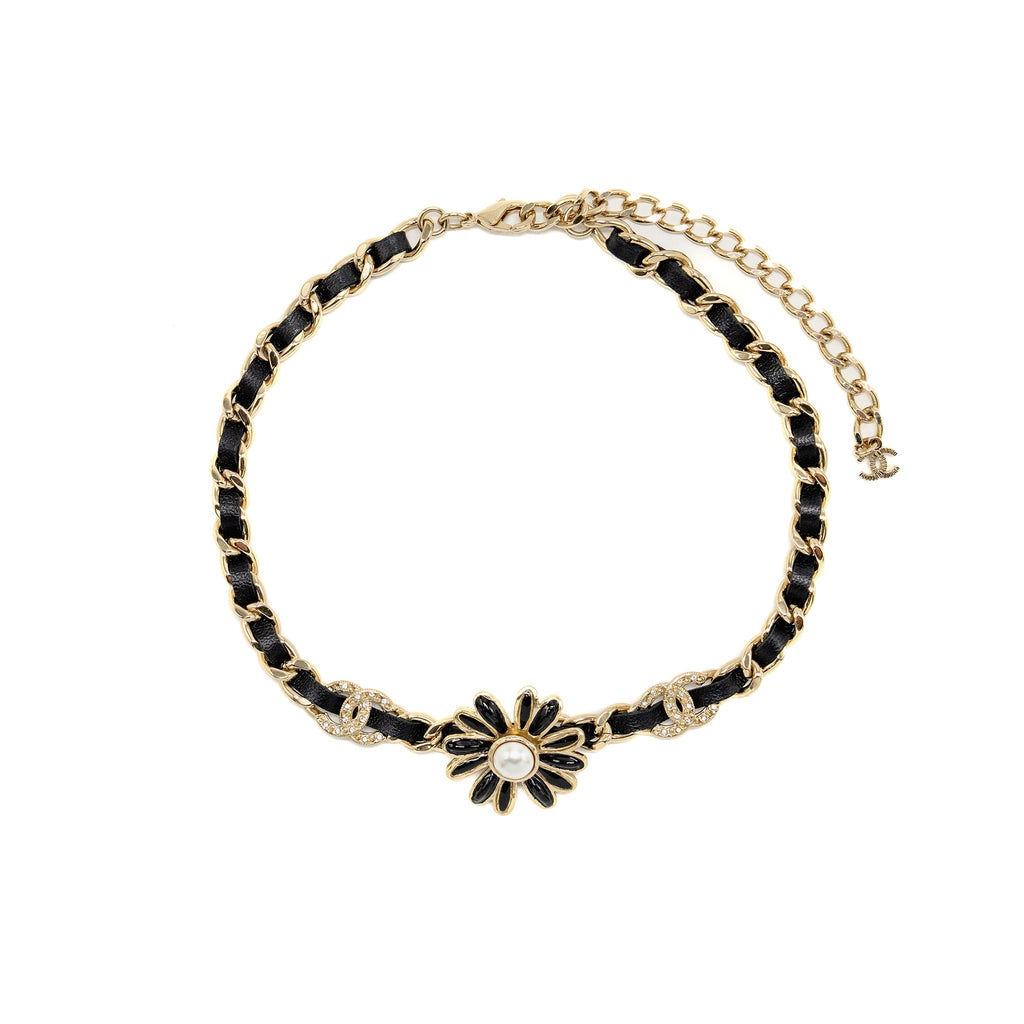 CHANEL FLOWER CHOKER/NECKLACE PEARL/CRYSTAL/LEATHER GOLD TONE