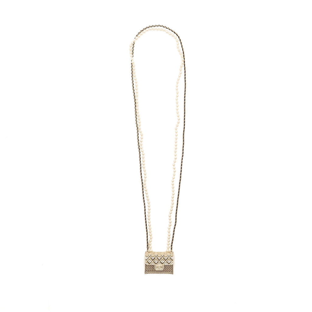 CHANEL 21S RUNWAY MICRO BAG/ PEARL NECKLACE LIGHT GOLD TONE