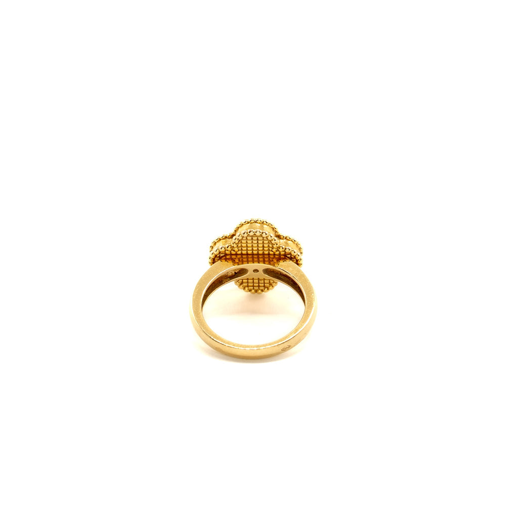 VAN CLEEF & ARPELS VINTAGE ALHAMBRA RING YELLOW GOLD, CARNELIAN, DIAMOND