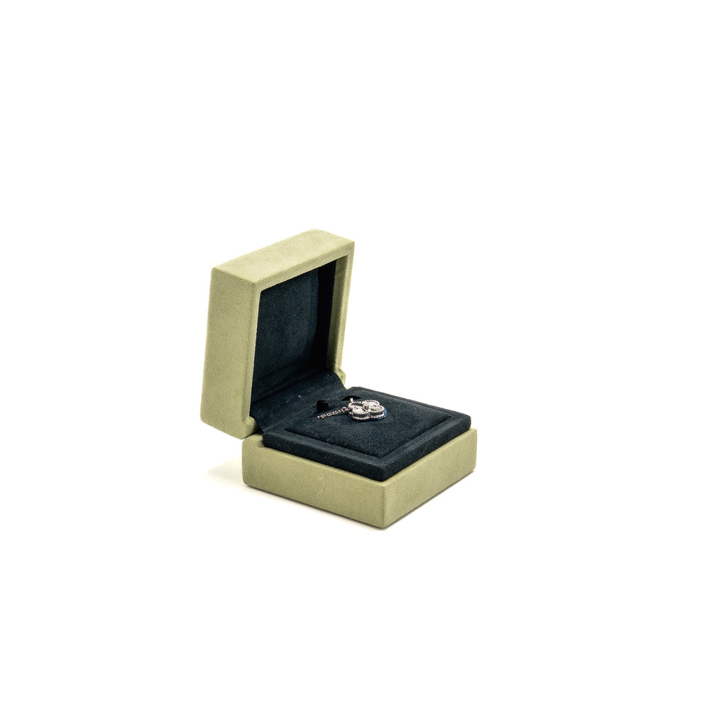 VAN CLEEF & ARPELS 2020 HOLIDAY LIMITED PENDANT GUILLOCHE WHITE GOLD DIAMOND