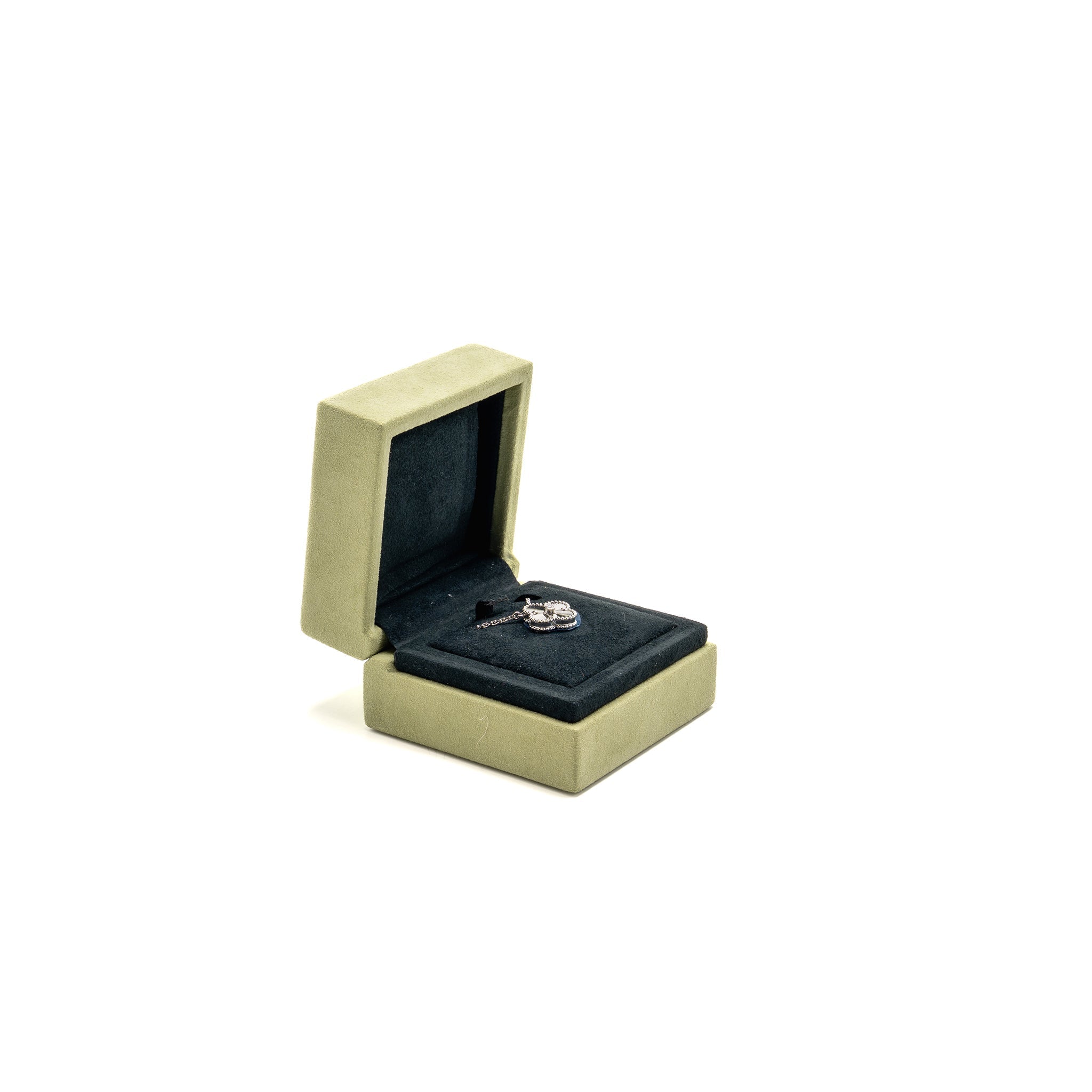 VAN CLEEF & ARPELS 2020 HOLIDAY LIMITED PENDANT GUILLOCHE WHITE GOLD DIAMOND
