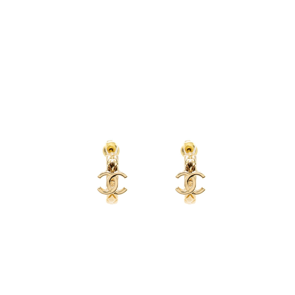 CHANEL 26P MINI HOOP EARRINGS QUILTED CC LOGO GOLD TONE