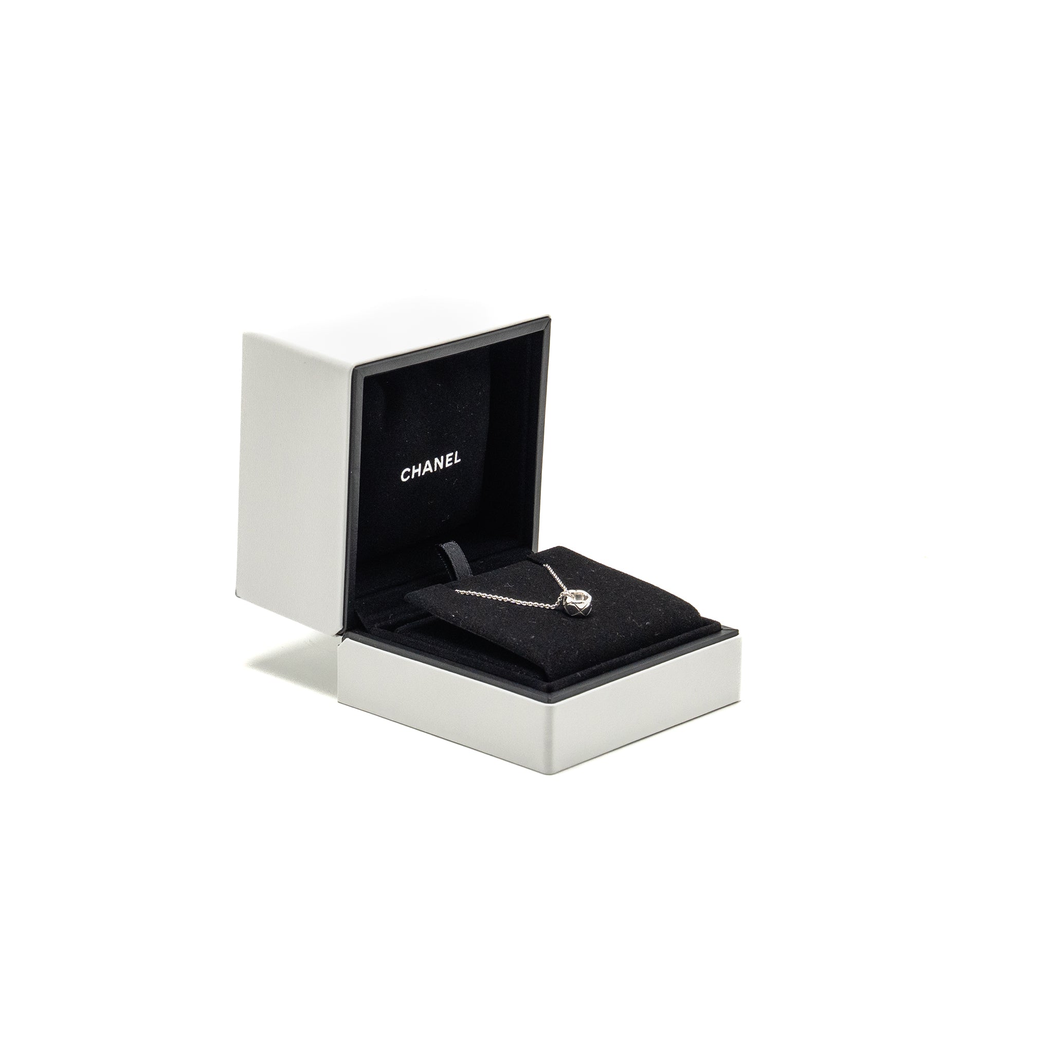 CHANEL COCO CRUSH NECKLACE QUILTED MOTIF WHITE GOLD