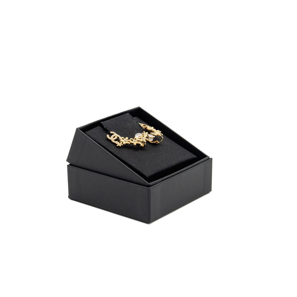 CHANEL CRYSTAL CC LOGO/CAMELLIA EARRINGS GOLD TONE