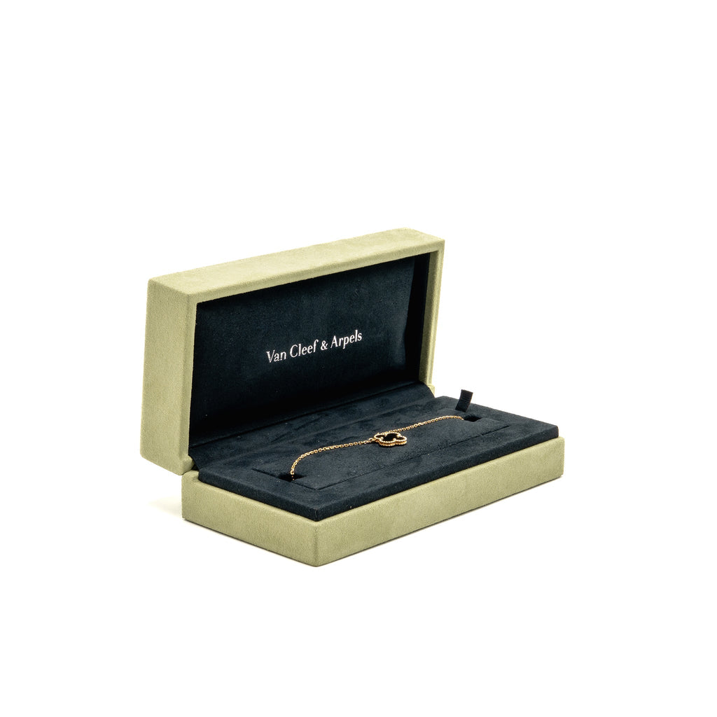 VAN CLEEF & ARPELS VINTAGE ALHAMBRA PENDANT YELLOW GOLD, ONYX