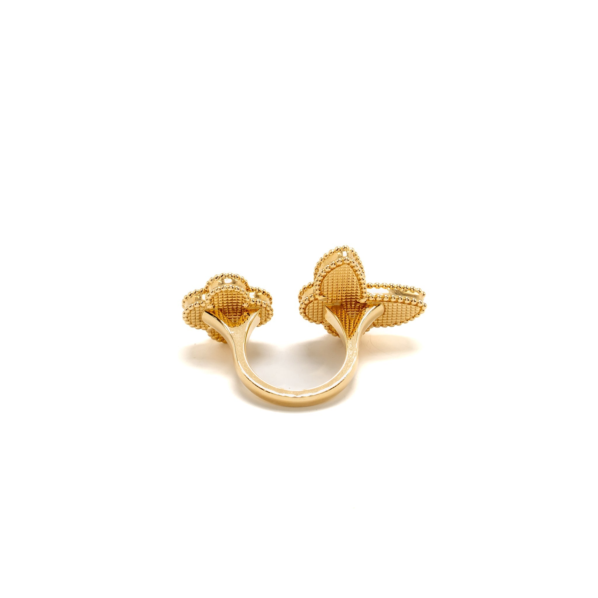 VAN CLEEF & ARPELS LUCKY ALHAMBRA BETWEEN THE FINGER RING, YELLOW GOLD, WHITE MOTHER-OF-PEARL, TIGER’S EYE