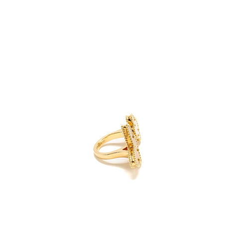 VAN CLEEF & ARPELS LUCKY ALHAMBRA BETWEEN THE FINGER RING, YELLOW GOLD, WHITE MOTHER-OF-PEARL, TIGER’S EYE
