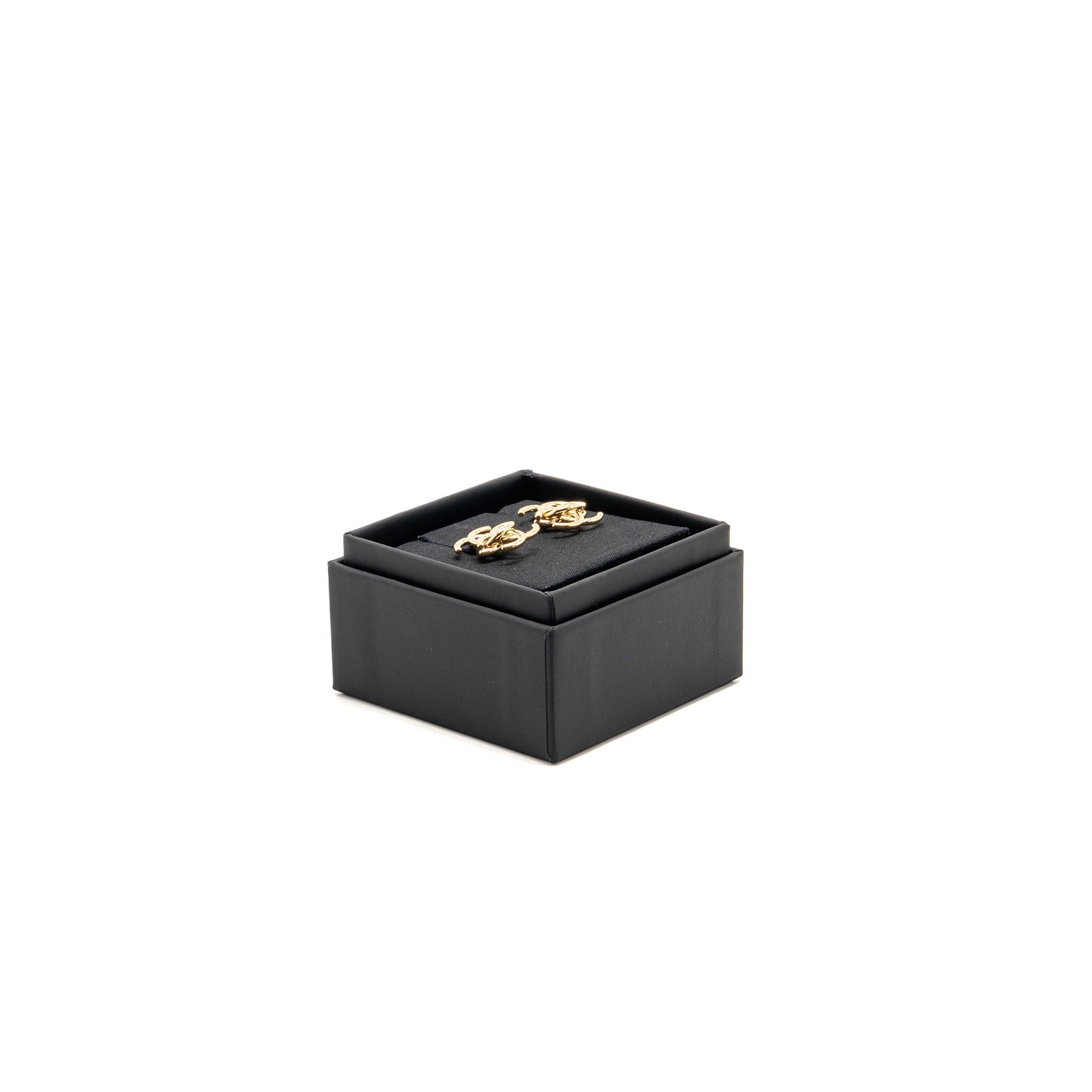 CHANEL 26A INTERLOCKING CC STUD EARRINGS GHW