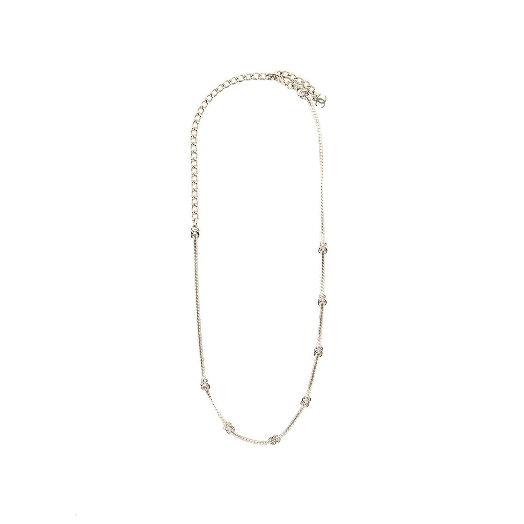 CHANEL CC LOGO SHORT CHAIN NECKLACE SILVER TONE