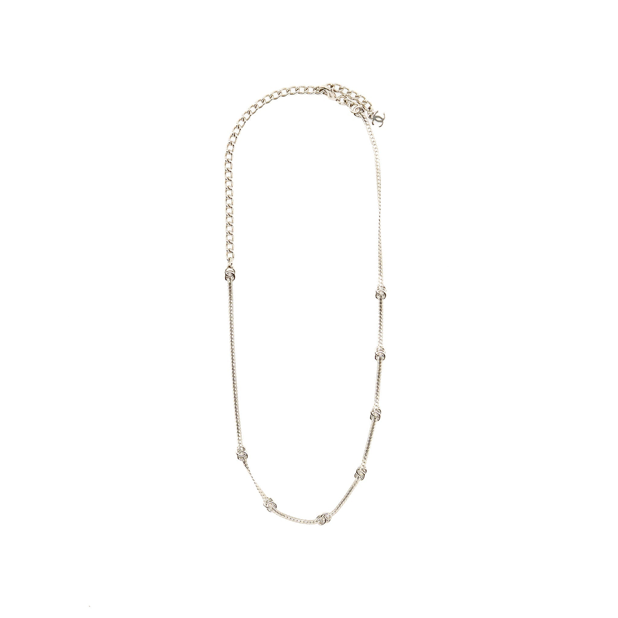 CHANEL CC LOGO SHORT CHAIN NECKLACE SILVER TONE