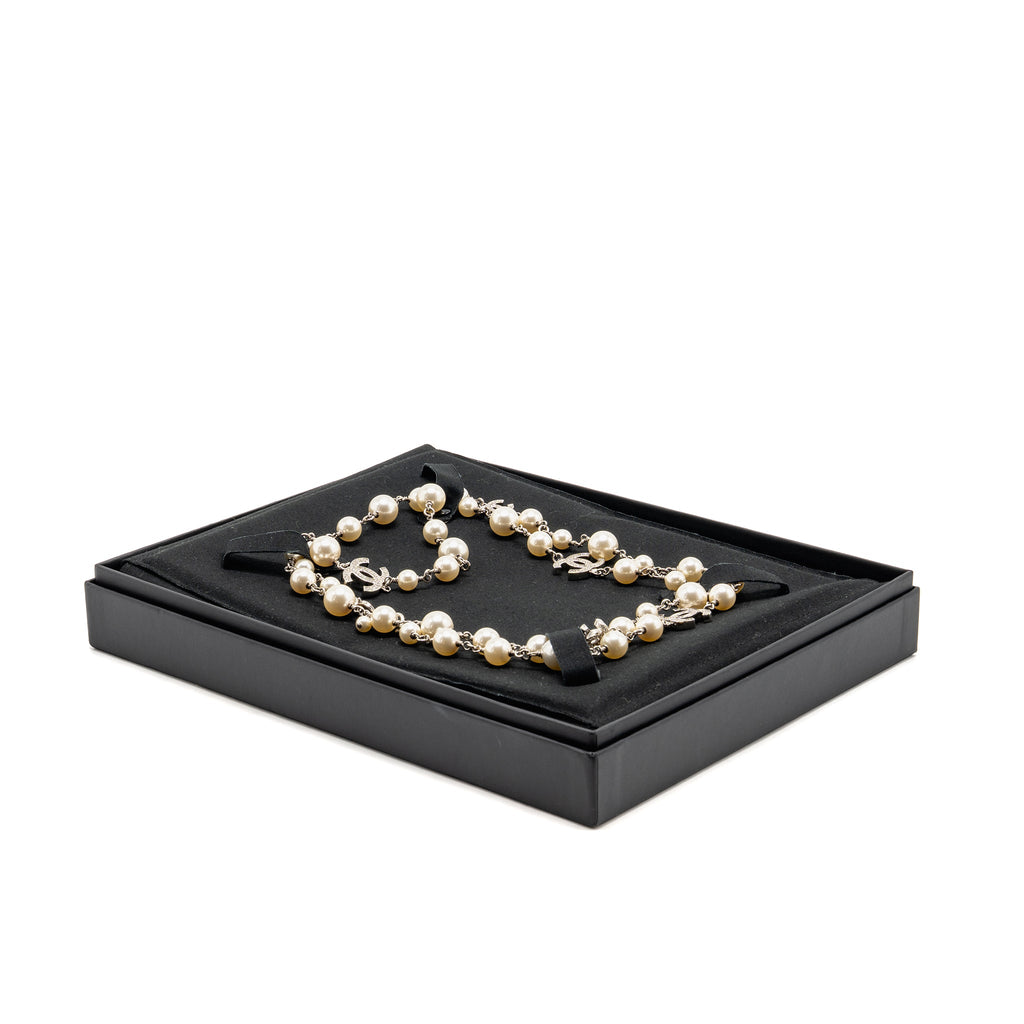 CHANEL PEARL AND CC LOGO WITH CRYSTAL LONG NECKLACE SILVER TONE