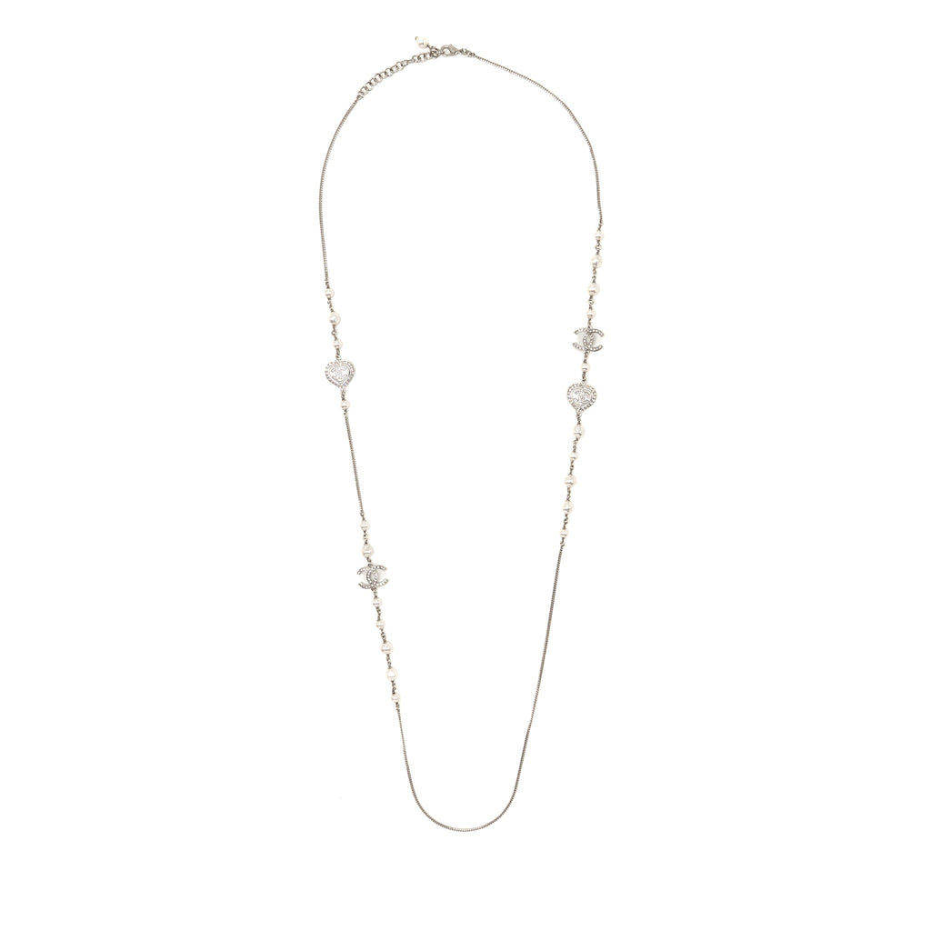 CHANEL CRYSTAL HEART SHAPE/PEARL LONG NECKLACE SILVER TONE