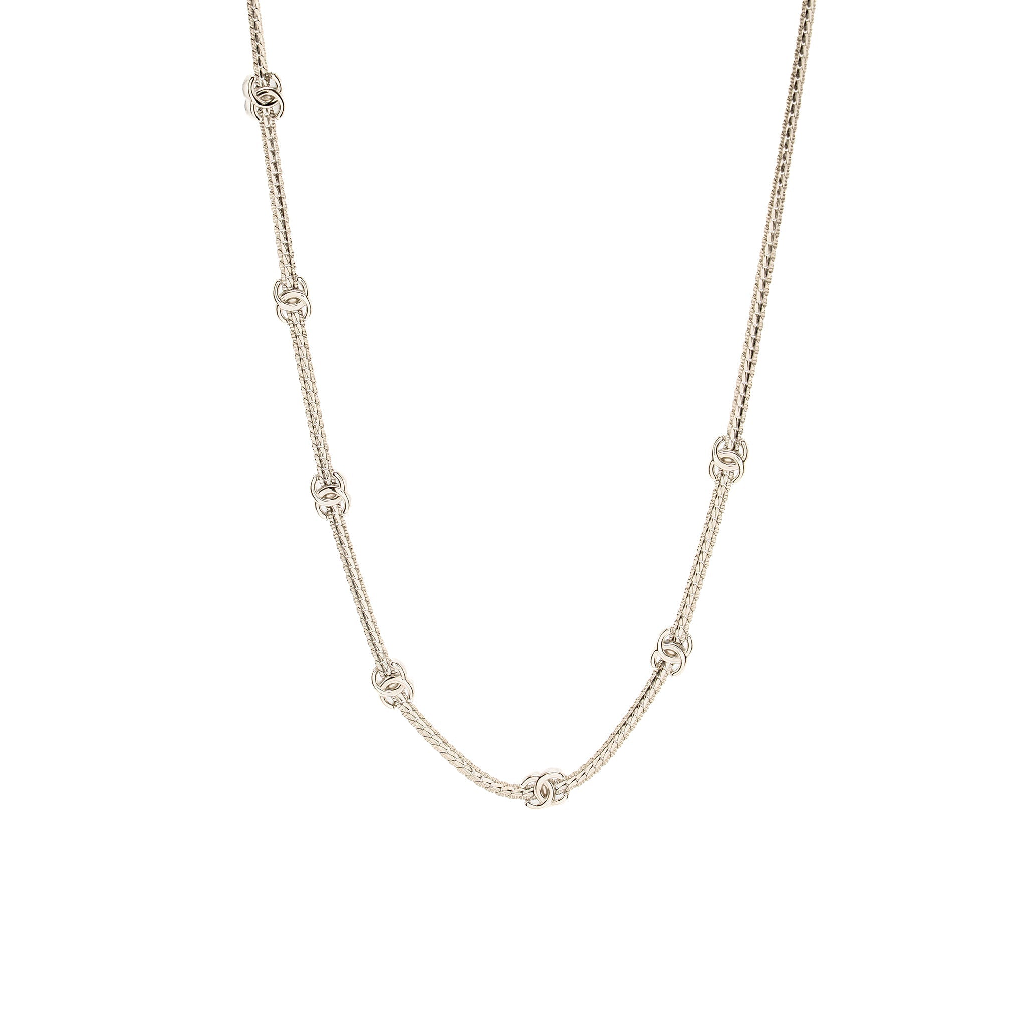 CHANEL CC LOGO SHORT CHAIN NECKLACE SILVER TONE