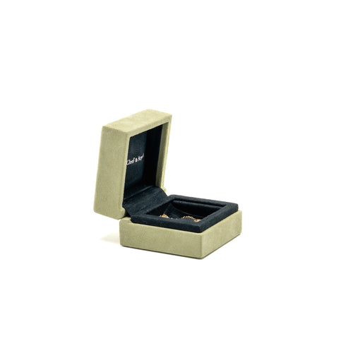 VAN CLEEF & ARPELS VINTAGE ALHAMBRA PENDANT WHITE MOTHER OF PEARL YELLOW GOLD