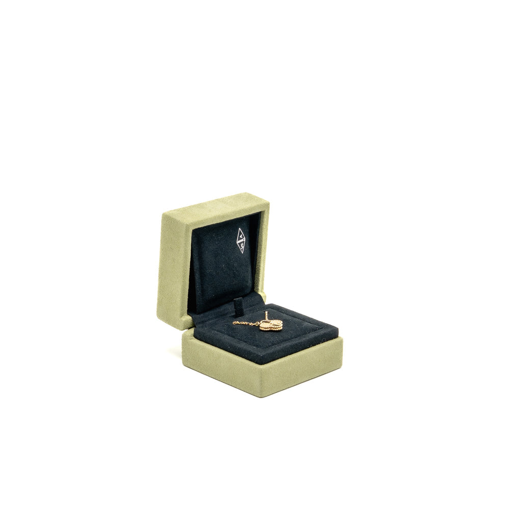 VAN CLEEF & ARPELS VINTAGE ALHAMBRA PENDANT YELLOW GOLD