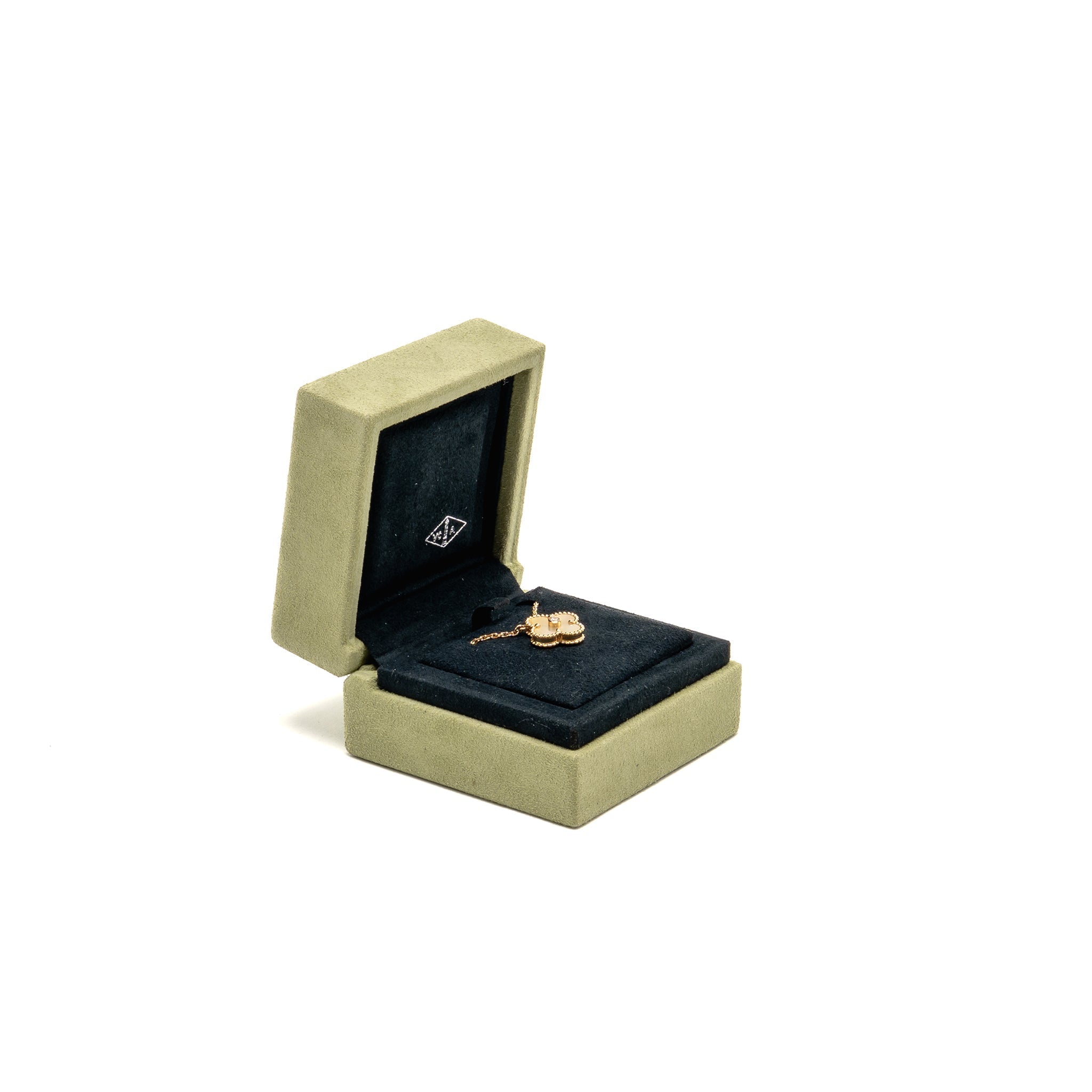 VAN CLEEF & ARPELS 2018 HOLIDAY PENDANT GOLD MOTHER-OF-PEARL YELLOW GOLD WITH DIAMOND