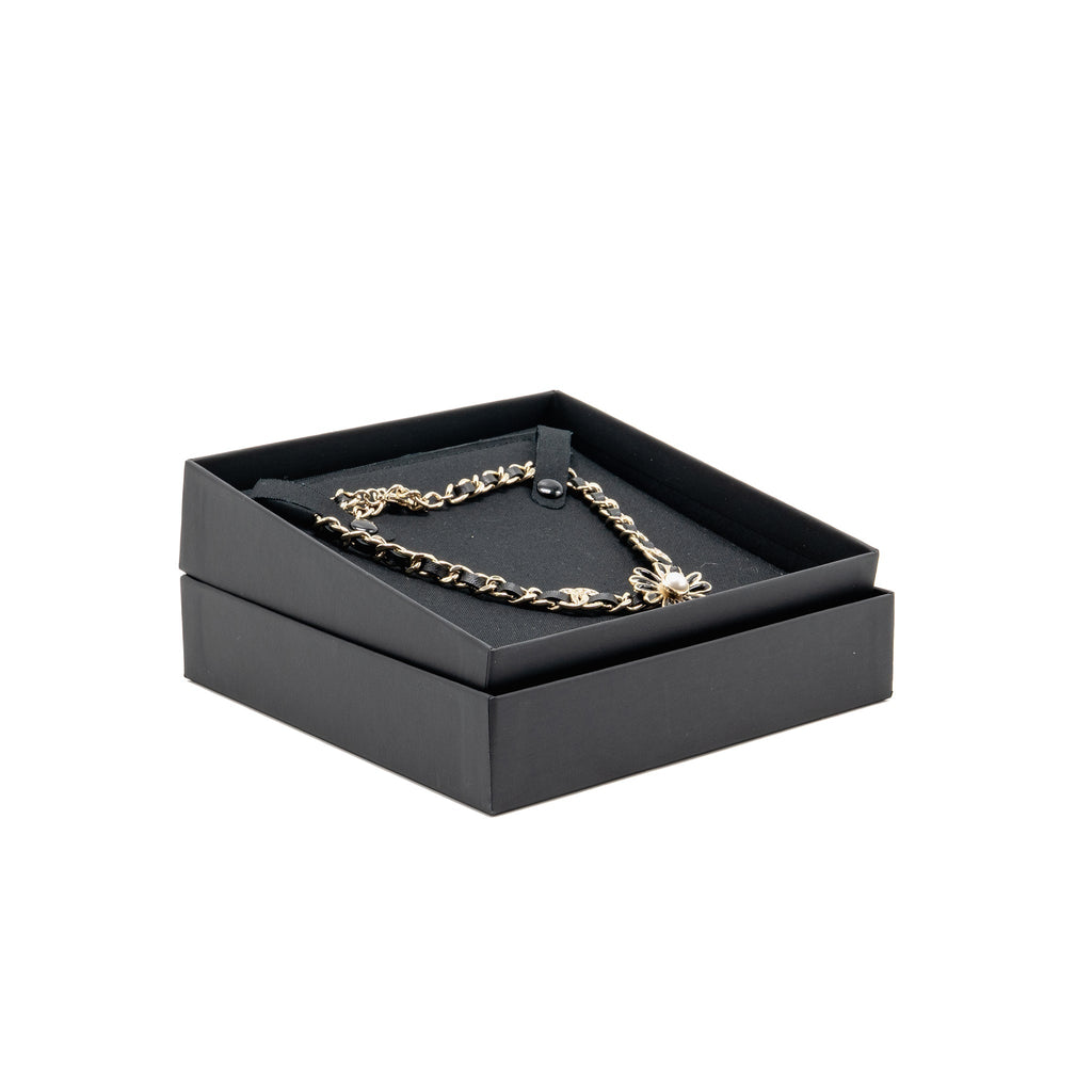 CHANEL FLOWER CHOKER/NECKLACE PEARL/CRYSTAL/LEATHER GOLD TONE