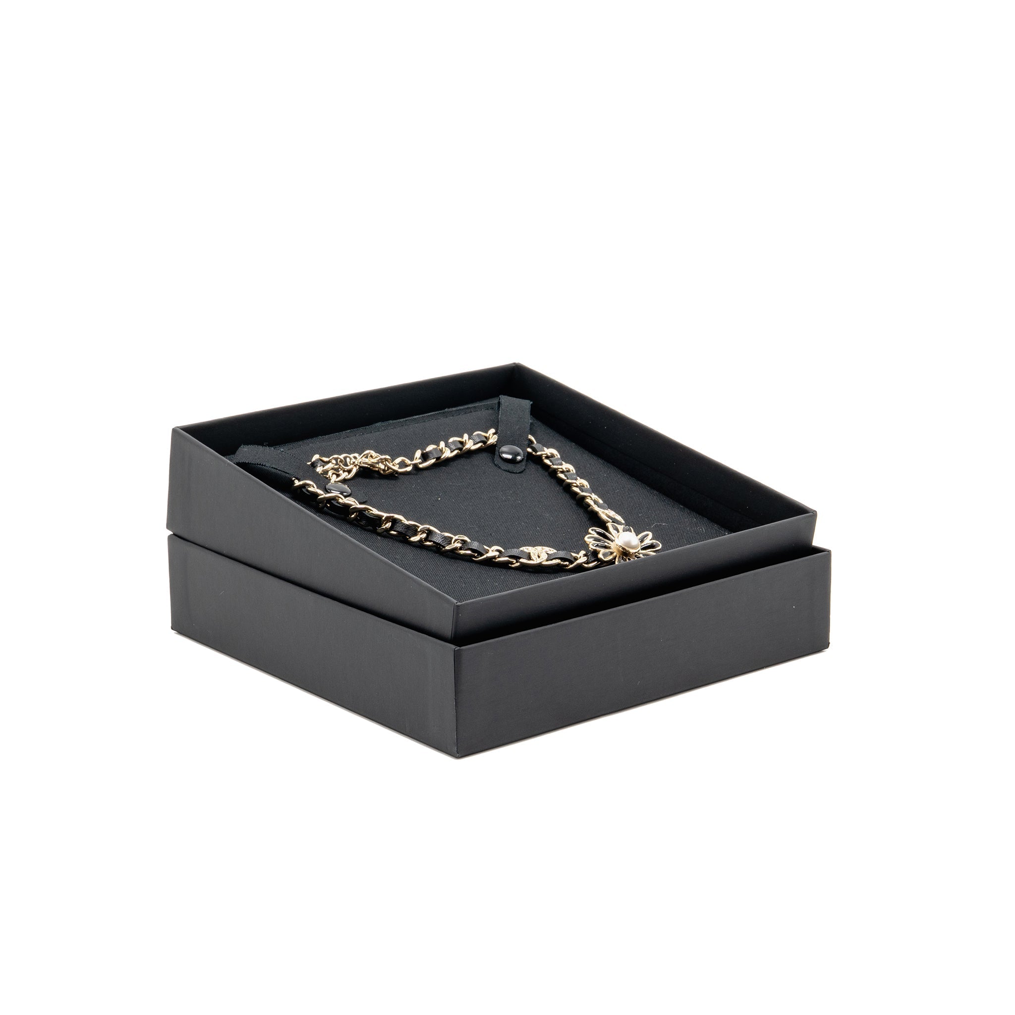 CHANEL FLOWER CHOKER/NECKLACE PEARL/CRYSTAL/LEATHER GOLD TONE