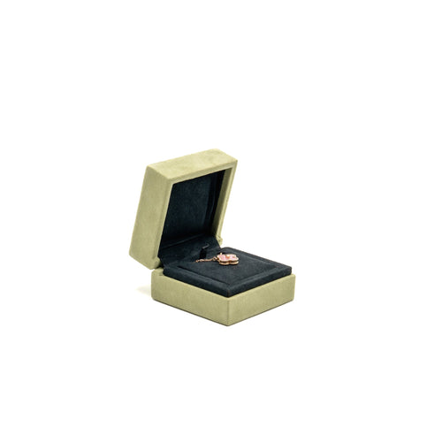 VAN CLEEF HOLIDAY & ARPELS 2021 HOLIDAY PENDANT RHODONITE ROSE GOLD WITH DIAMONDS