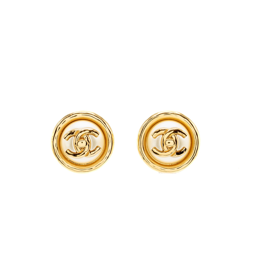 CHANEL CC ROUND STUD EARRINGS PEARL GOLD TONE