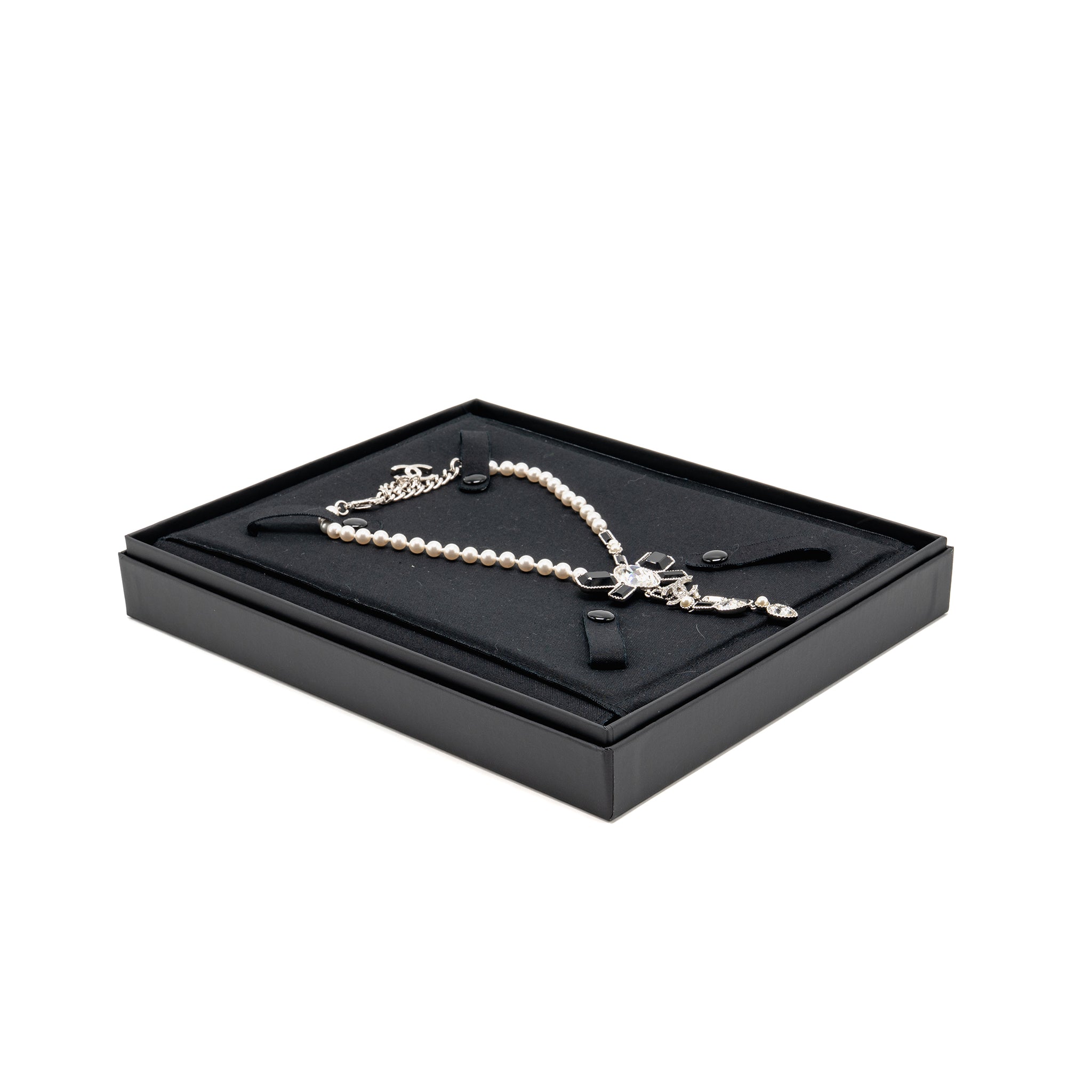 CHANEL CRYSTAL/PEARL CC LOGO DROPPED NECKLACE SILVER TONE