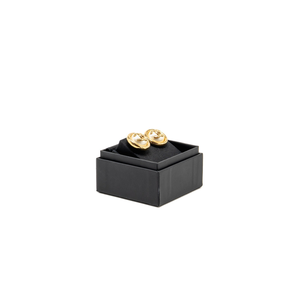 CHANEL CC ROUND STUD EARRINGS PEARL GOLD TONE
