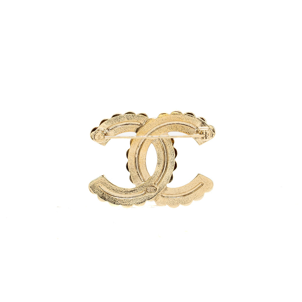 CHANEL CC LOGO BROOCH GREY / BLACK