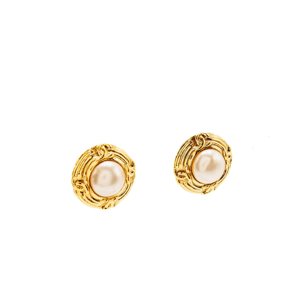 CHANEL VINTAGE CC PEARL EAR CLIPS GOLD TONE