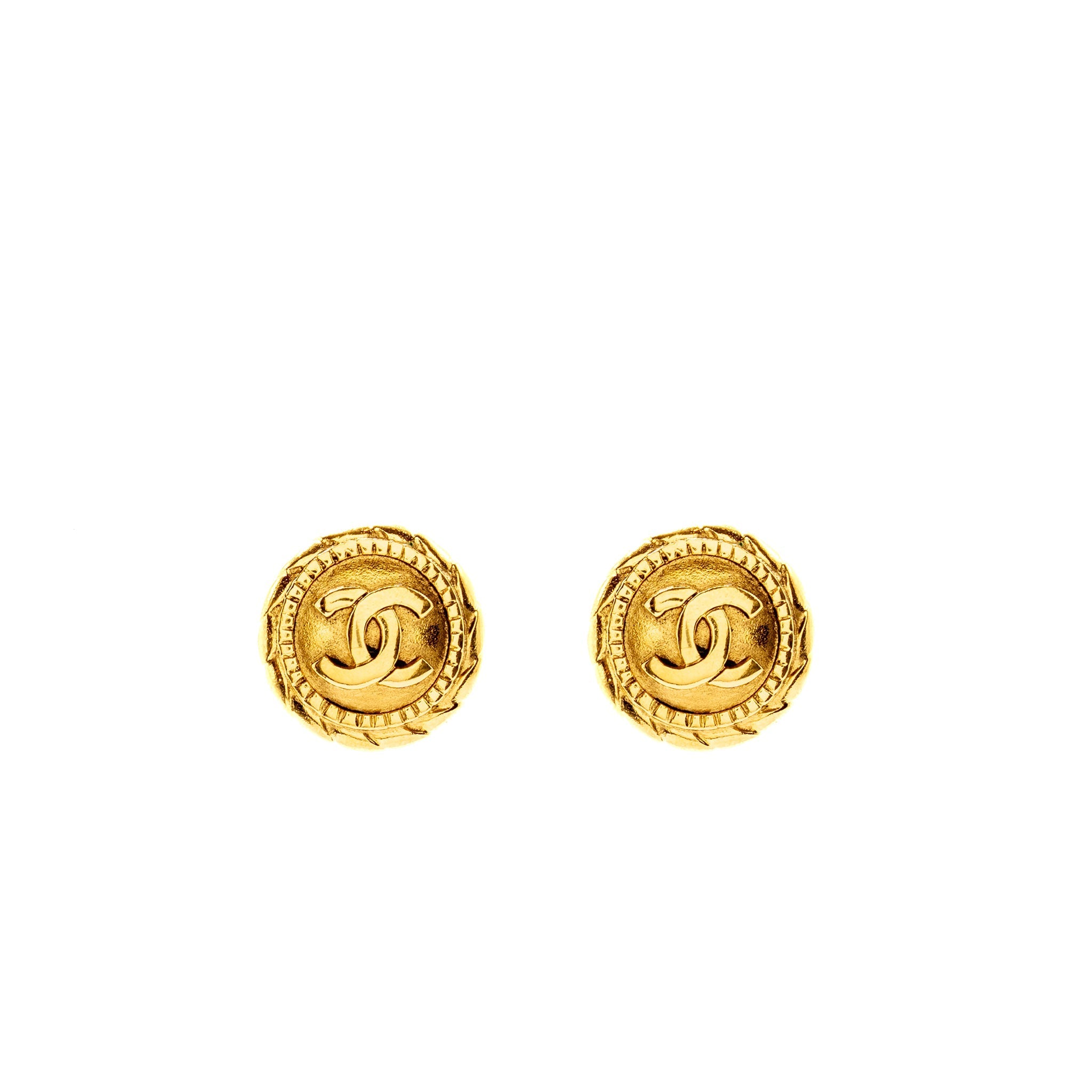 CHANEL VINTAGE ROUND CC LOGO EAR CLIPS GOLD PLATED GHW