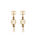CHANEL CHAIN/PEARL DROPPED CC LOGO EARRINGS GOLD TONE