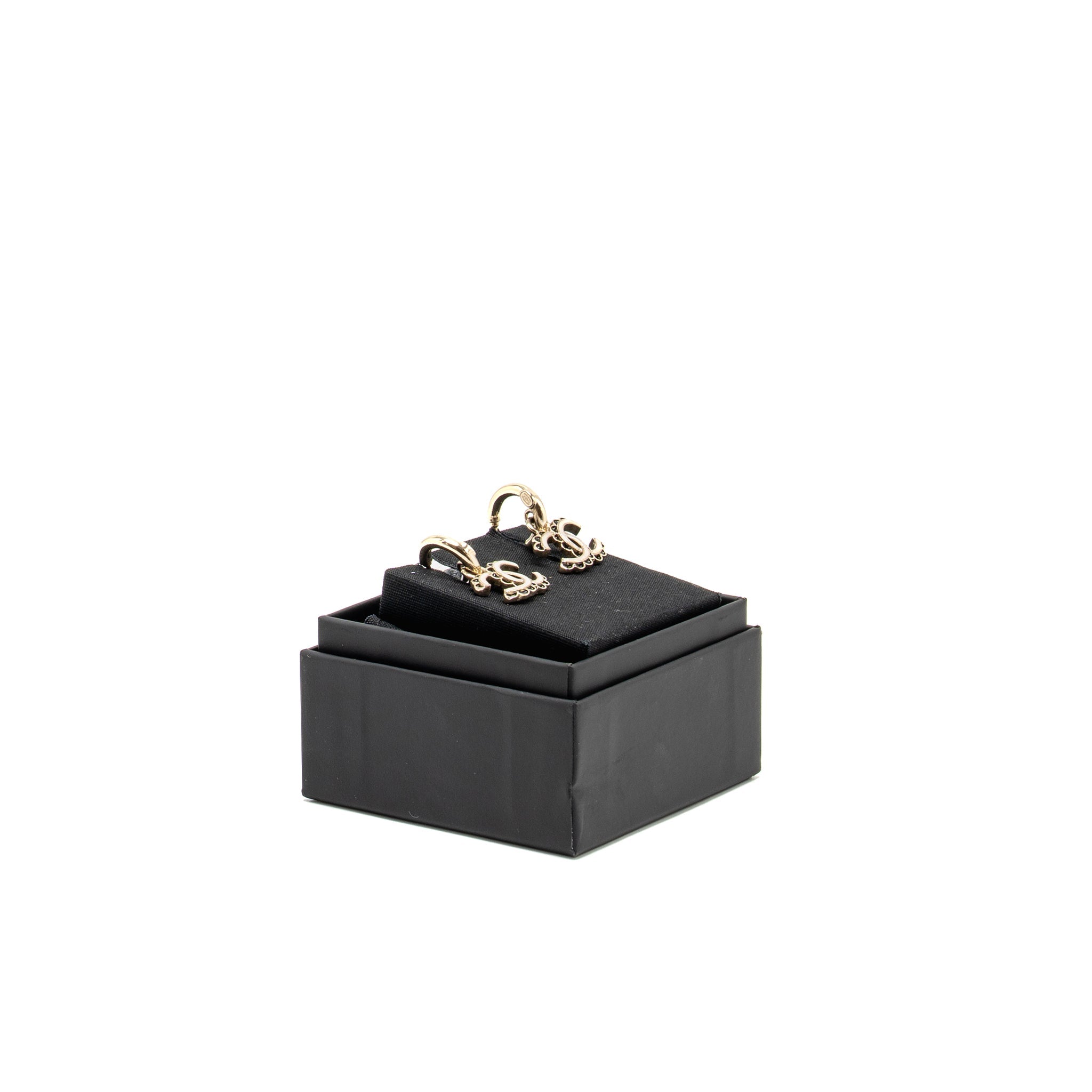 CHANEL CC DROP EARRINGS BLACK / WHITE/ LIGHT GOLD TONE