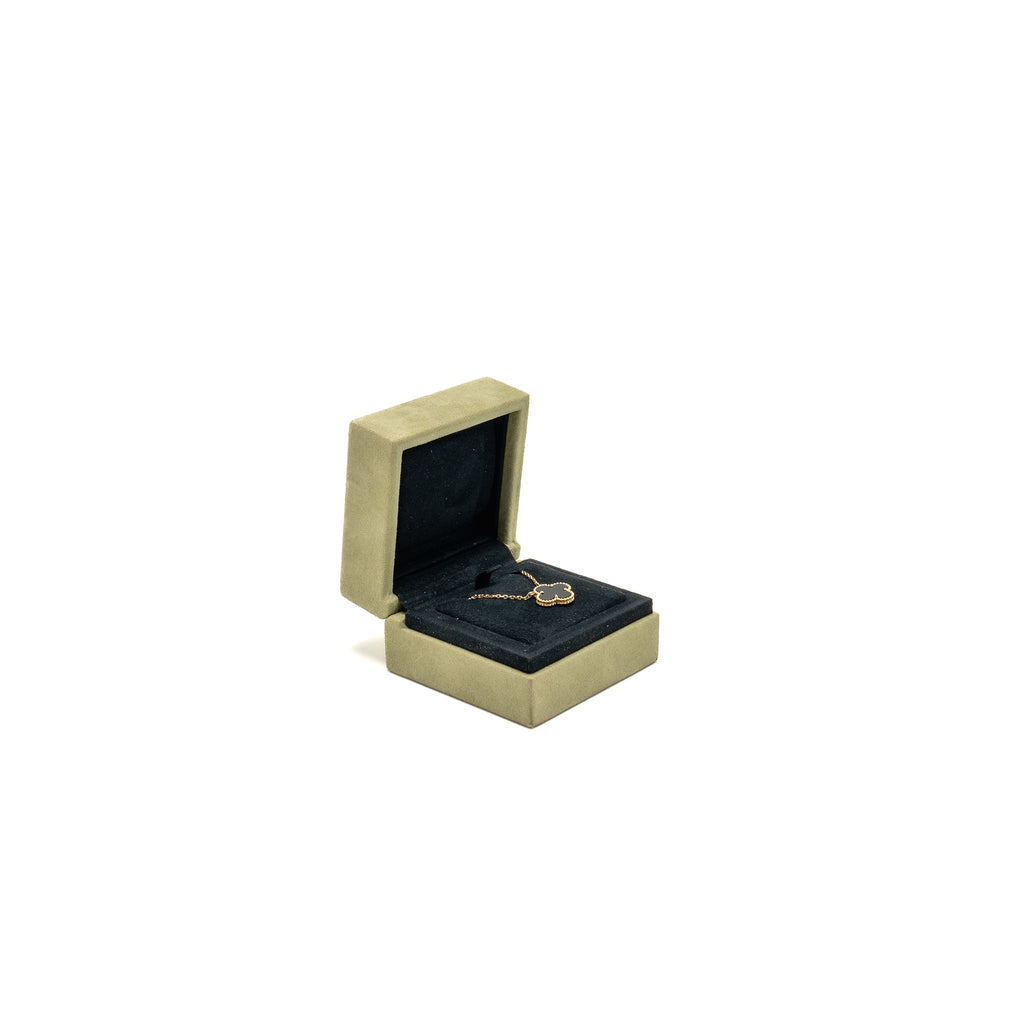 VAN CLEEF & ARPELS VINTAGE ALHAMBRA PENDANT ONYX YELLOW GOLD