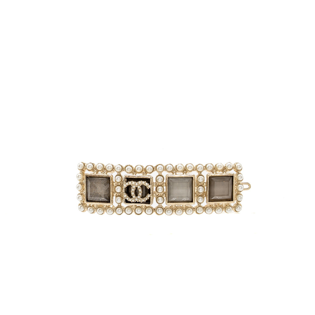 CHANEL PEARL & CC LOGO BROOCH LIGHT GOLD TONE