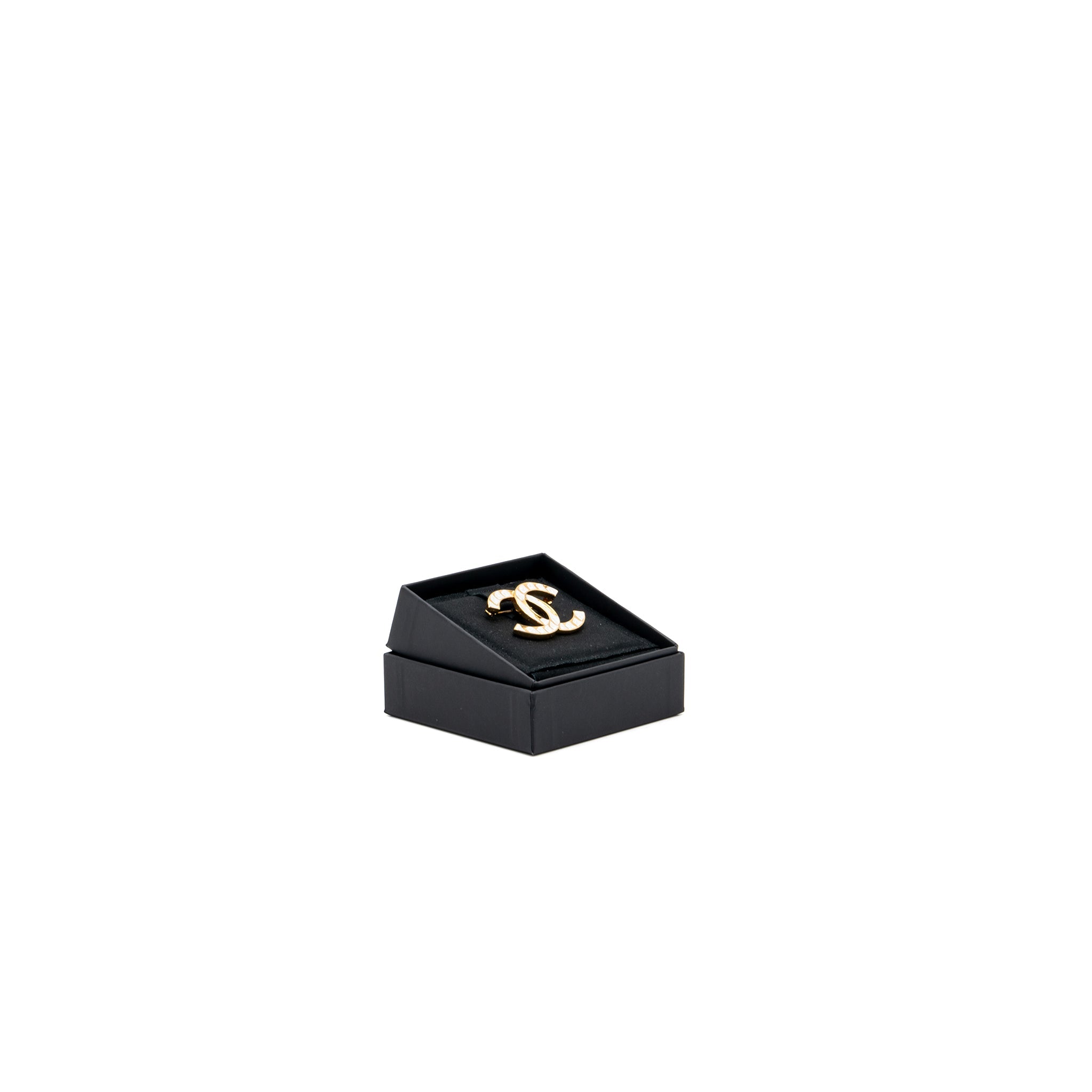 CHANEL CC LOGO BROOCH IVORY / GOLD TONE