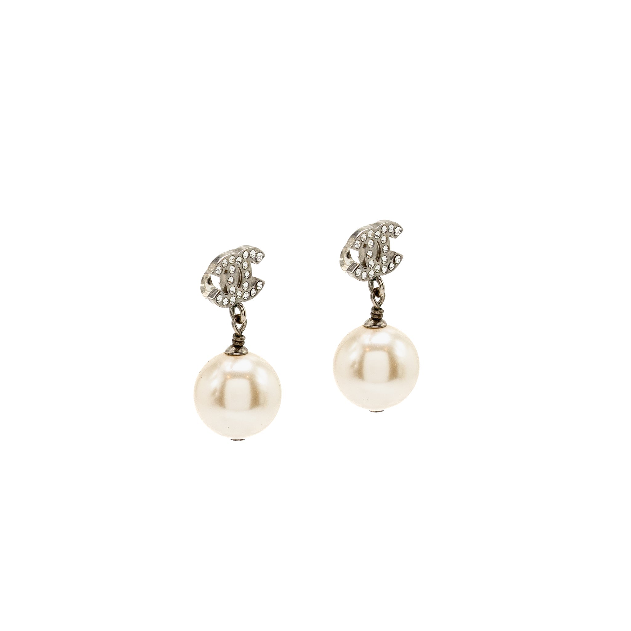 CHANEL CC LOGO WITH PEARL DROP EARRINGS SILVER TONE