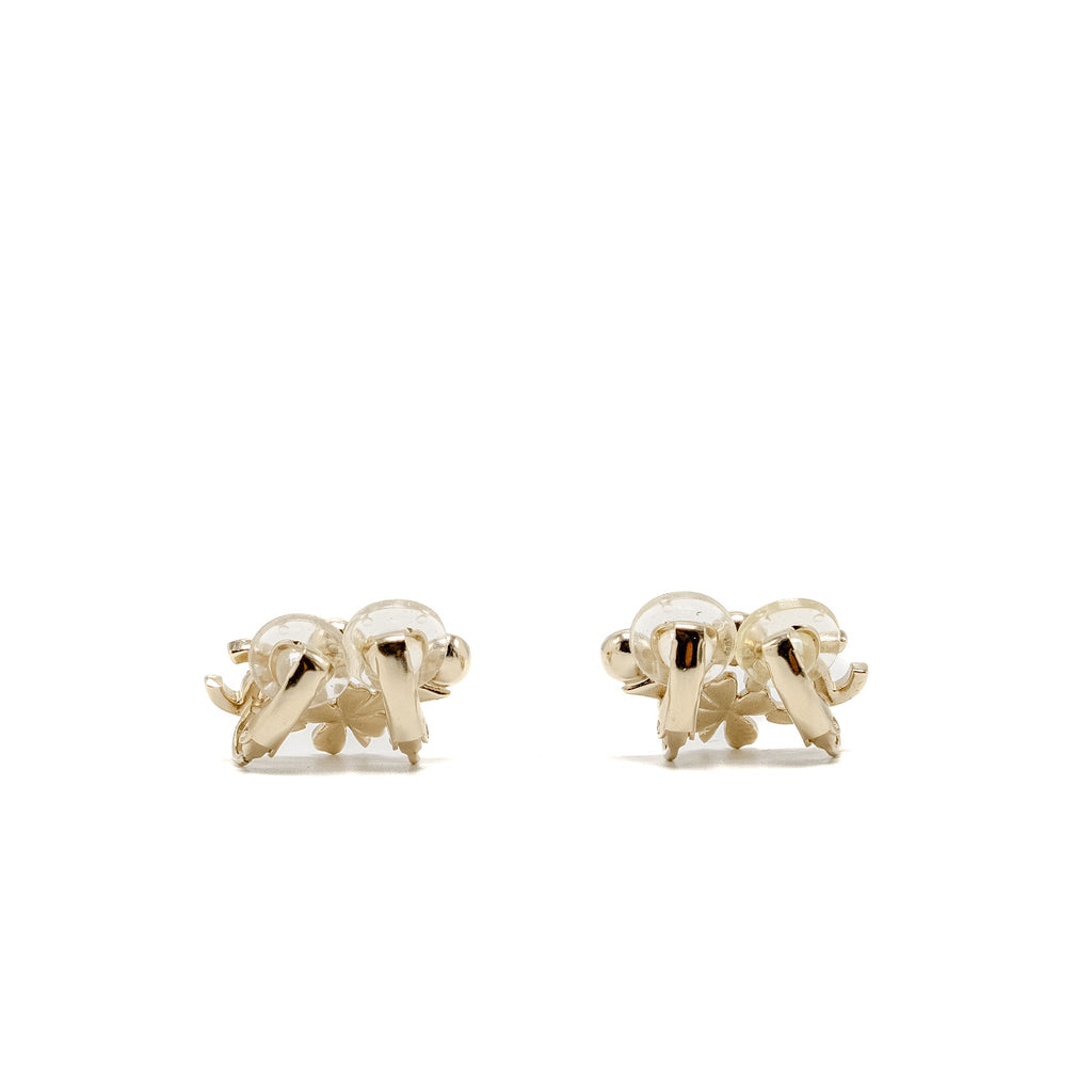 CHANEL CC LOGO FLOWER EAR CLIPS CRYSTAL/PEARL LIGHT GOLD TONE