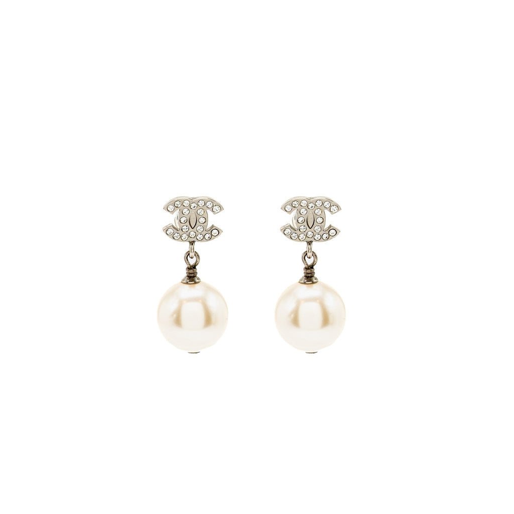 CHANEL CC LOGO WITH PEARL DROP EARRINGS SILVER TONE