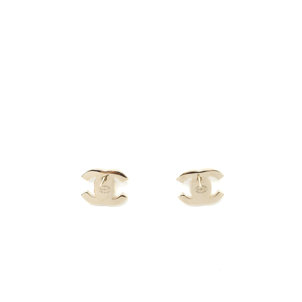 CHANEL CLASSIC CC LOGO EARRING LIGHT GOLD TONE