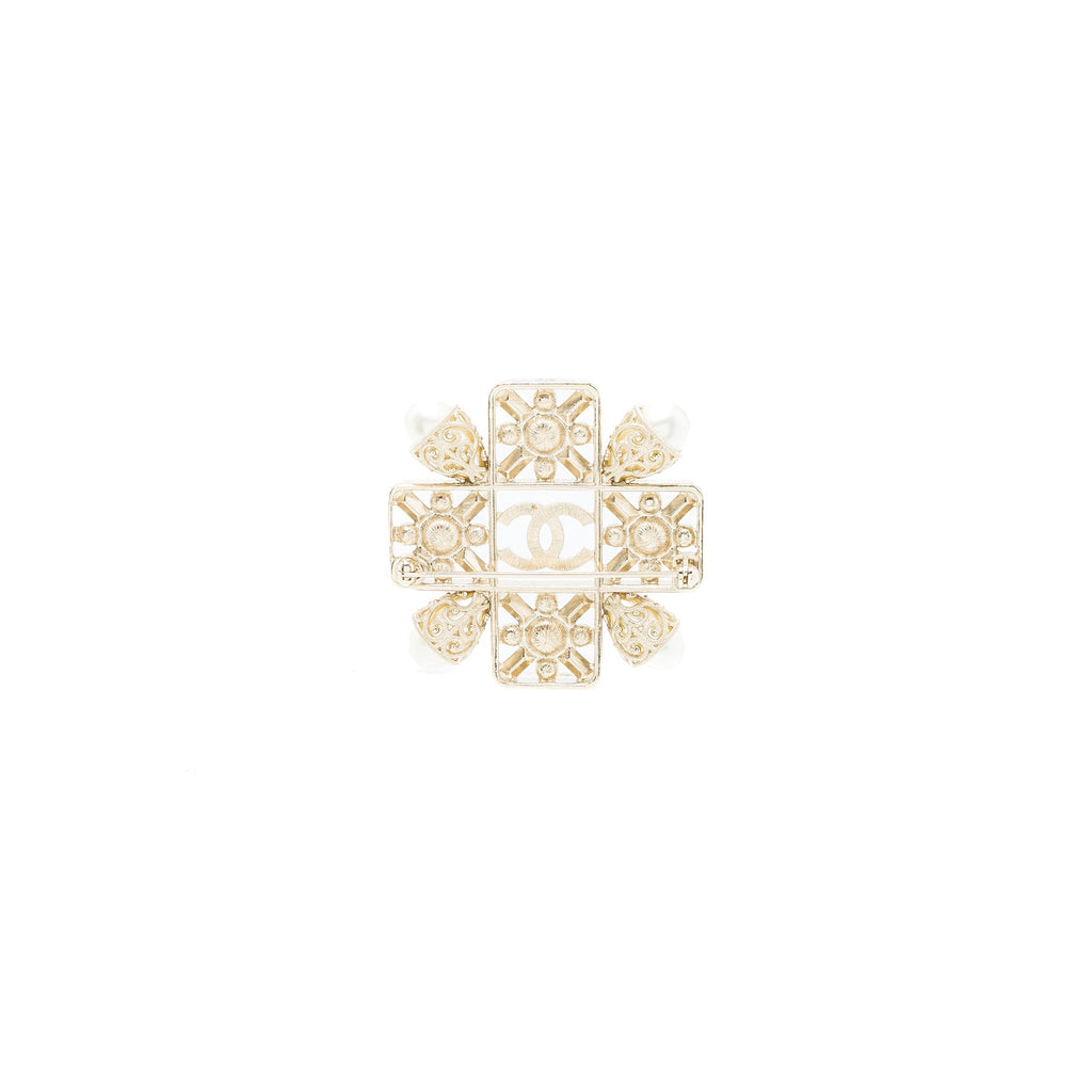 CHANEL CC LOGO SQUARE BROOCH WITH PEARL / CRYSTAL LGHW