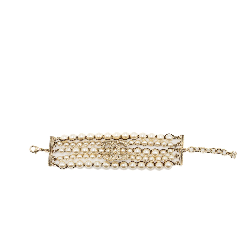 CHANEL PEARL AND CC LOGO BRACELET LIGHT GOLD TONE