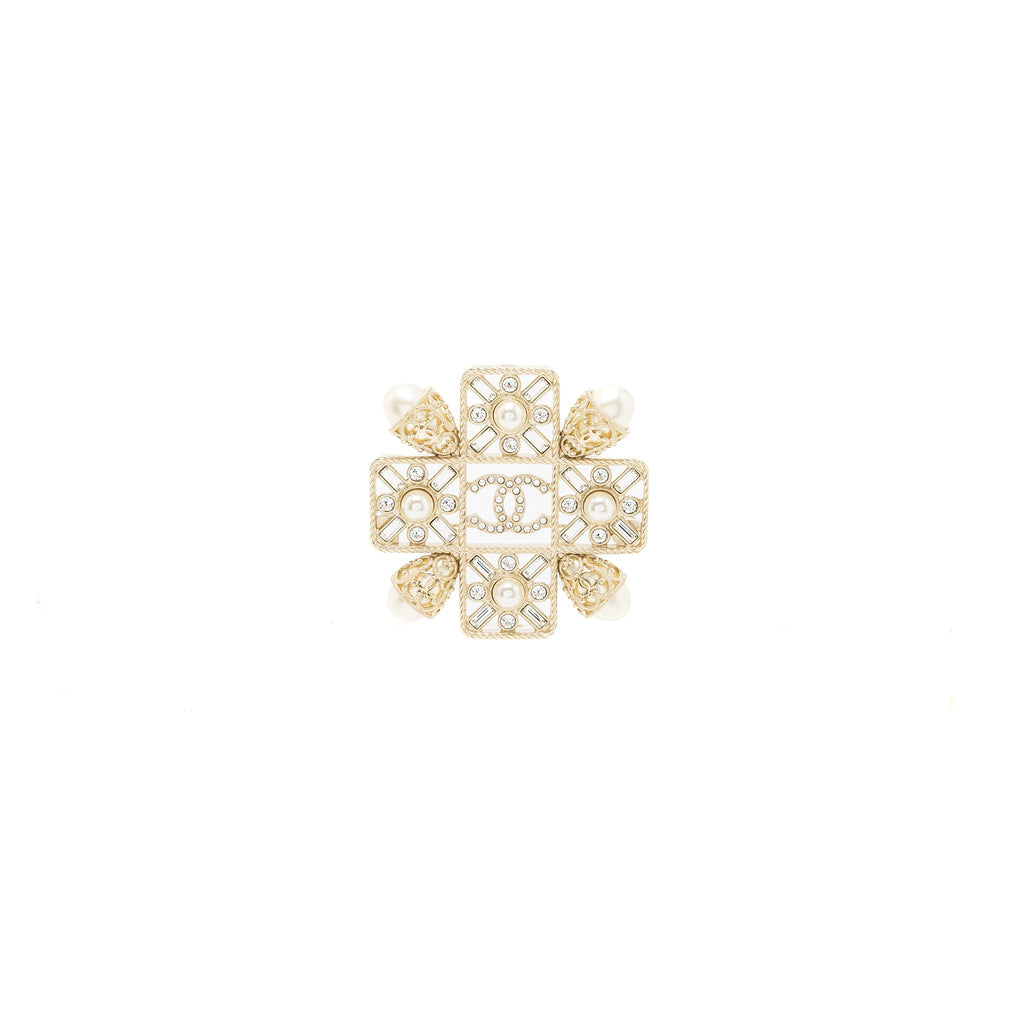 CHANEL CC LOGO SQUARE BROOCH WITH PEARL / CRYSTAL LGHW