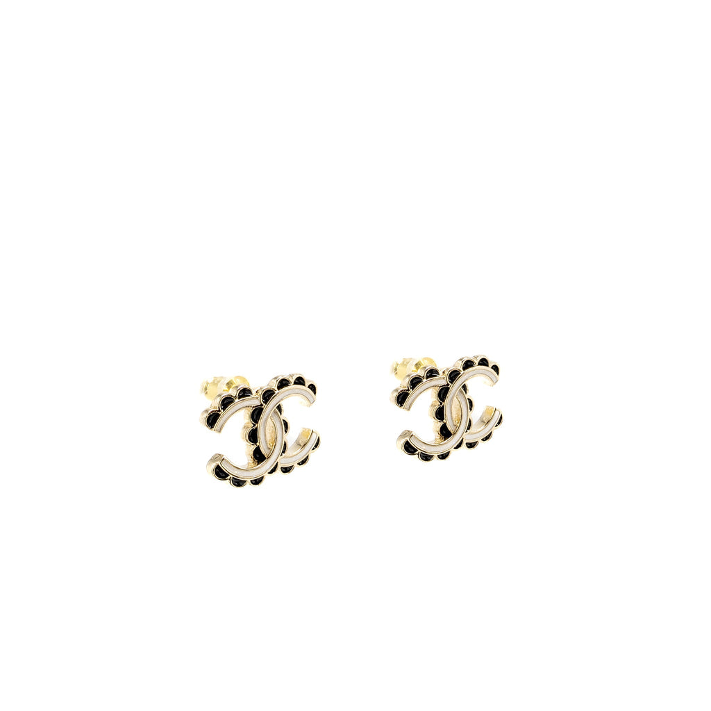 CHANEL 24B CC LOGO DETAILED EARRINGS BLACK/ WHITE/ LIGHT GOLD TONE