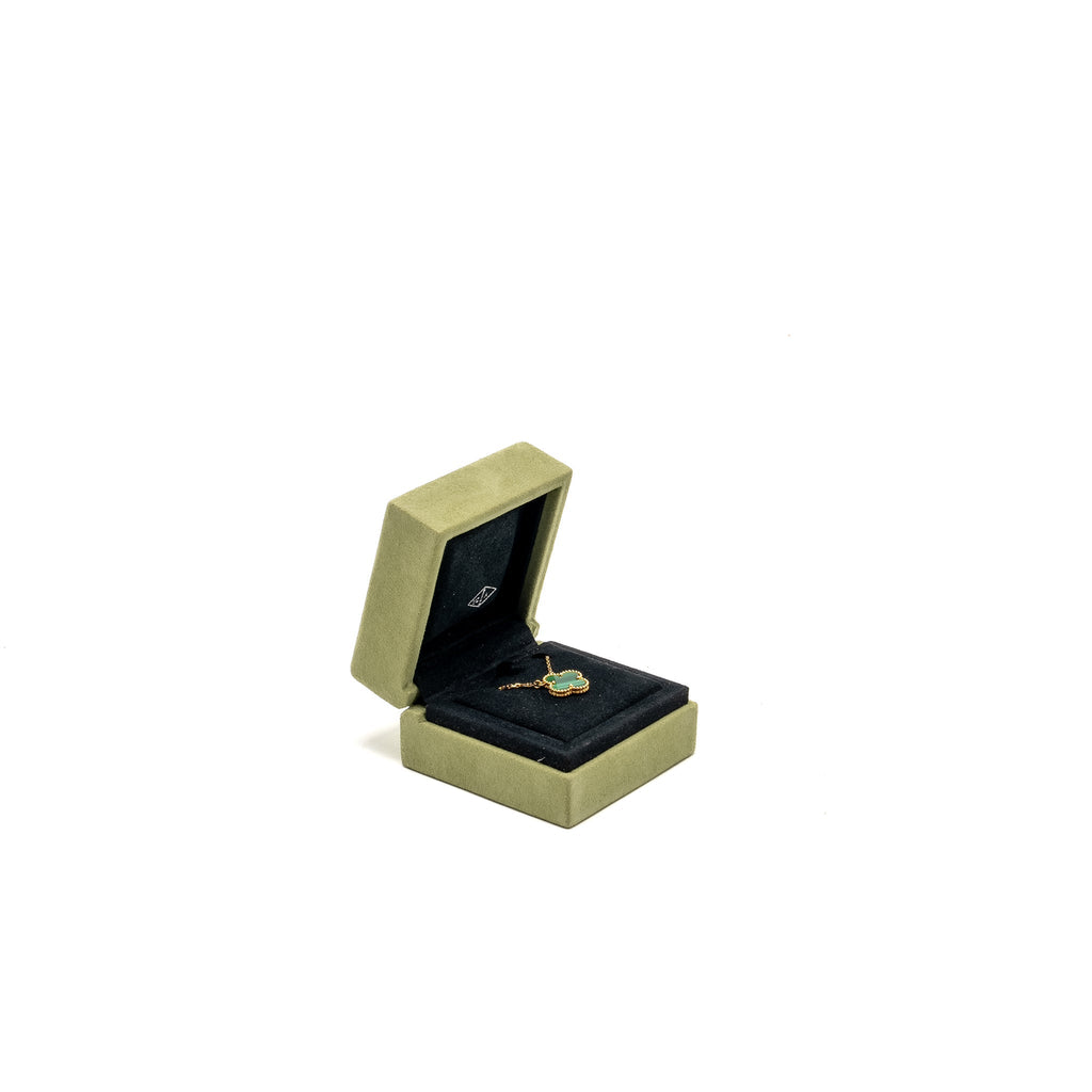 VAN CLEEF & ARPELS VINTAGE ALHAMBRA PENDANT MALACHITE YELLOW GOLD