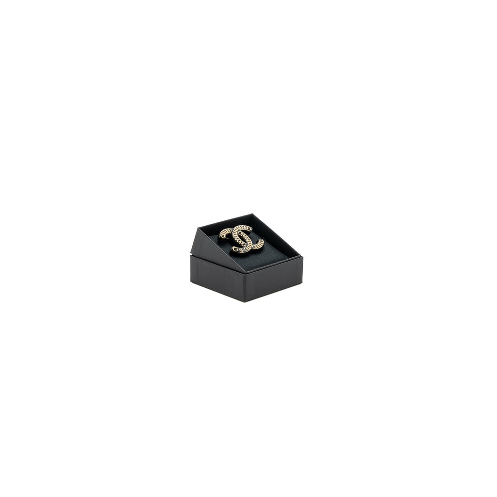 CHANEL CC LOGO BROOCH ACRYLIC BLACK LGHW