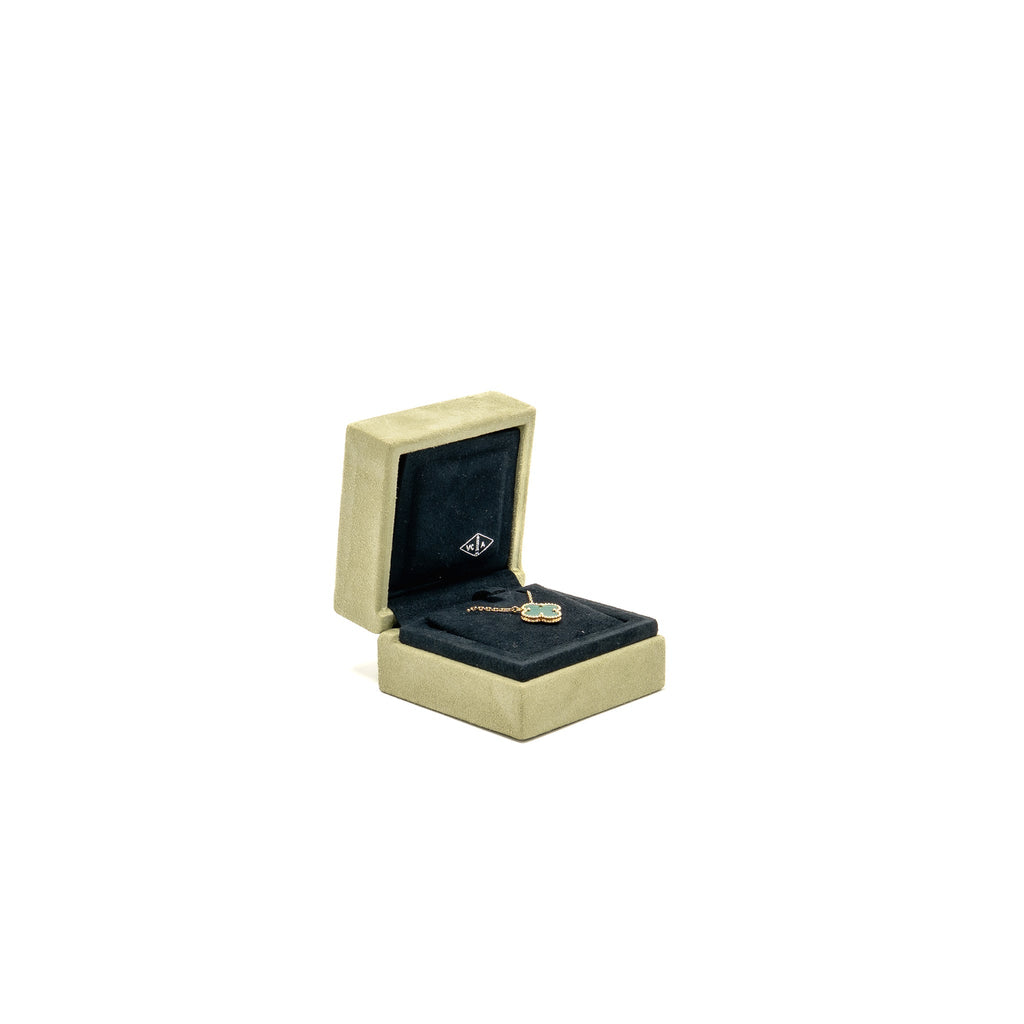 VAN CLEEF & ARPELS VINTAGE ALHAMBRA PENDANT YELLOW GOLD MALACHITE
